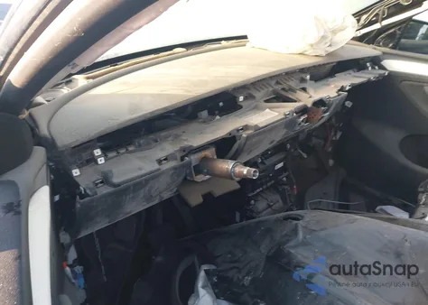 2024 Tesla Model Y Long Range Dual Motor All-Wheel Drive z USA, uszkodzony, nr VIN 7SAYGAEE2RF009485